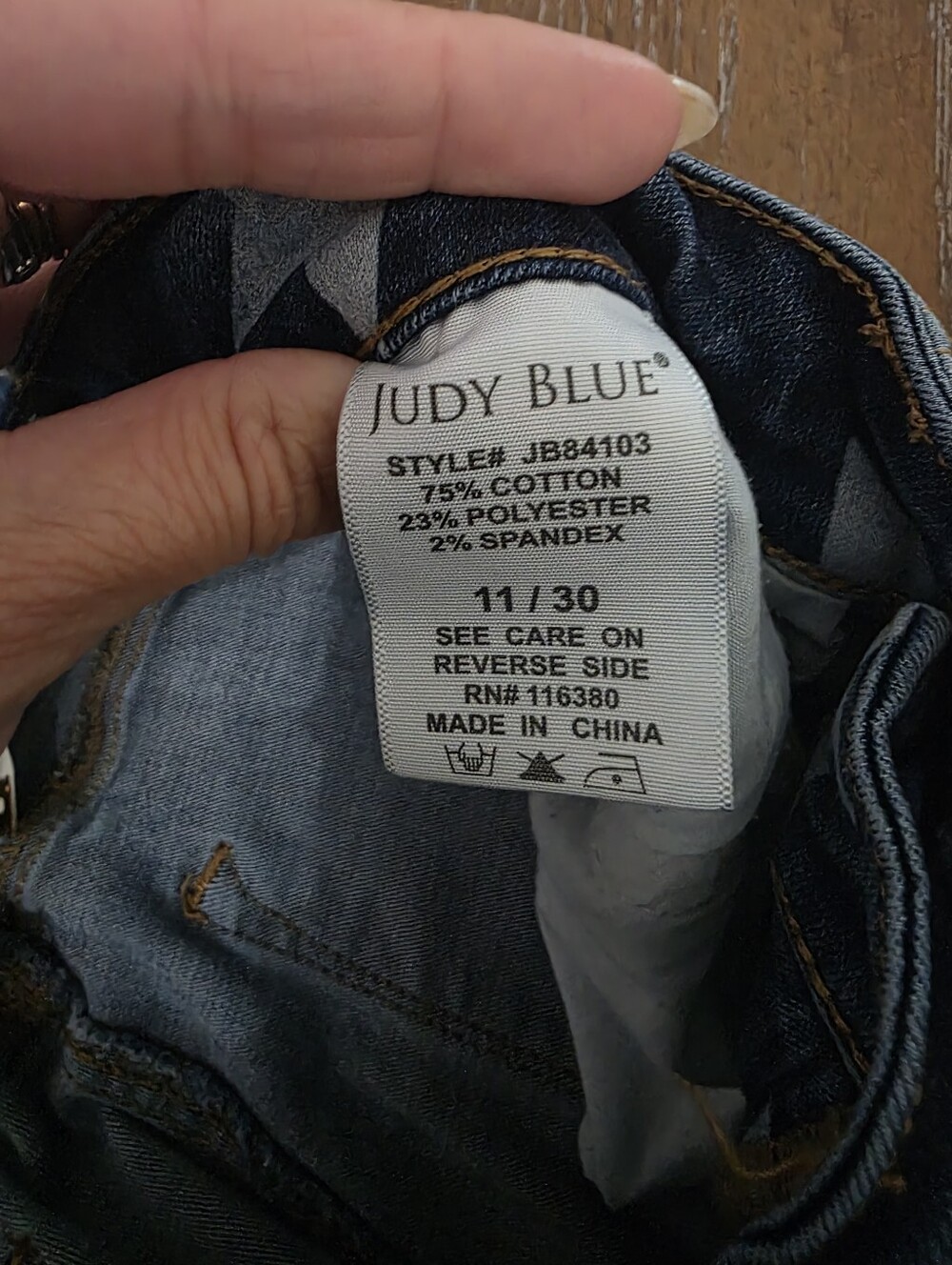 Judy Blue Star-Print Flared Jeans - Picture 4 of 4